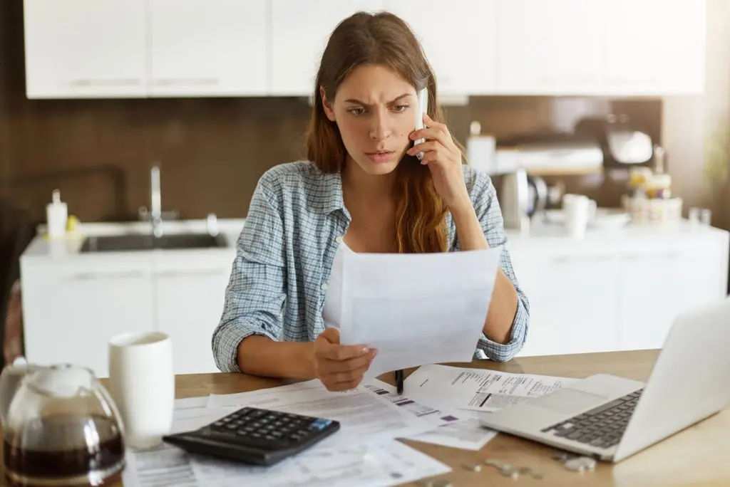 Cancelamento de Contrato e Reajuste Abusivo - Image by wayhomestudio on Freepik.com